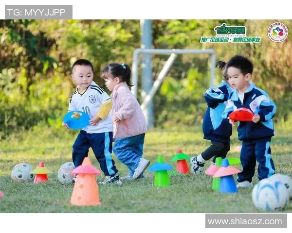 足球明星与孩子们的温馨瞬间分享亲子时光的幸福画面