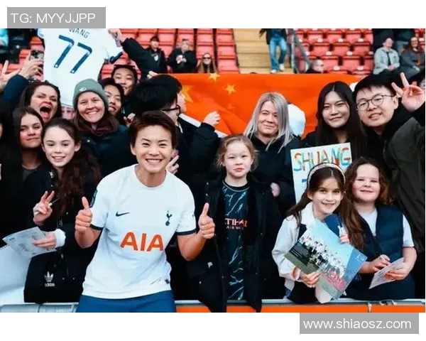 足球明星红毯盛典精彩瞬间混剪展现璀璨星光与时尚魅力的完美结合